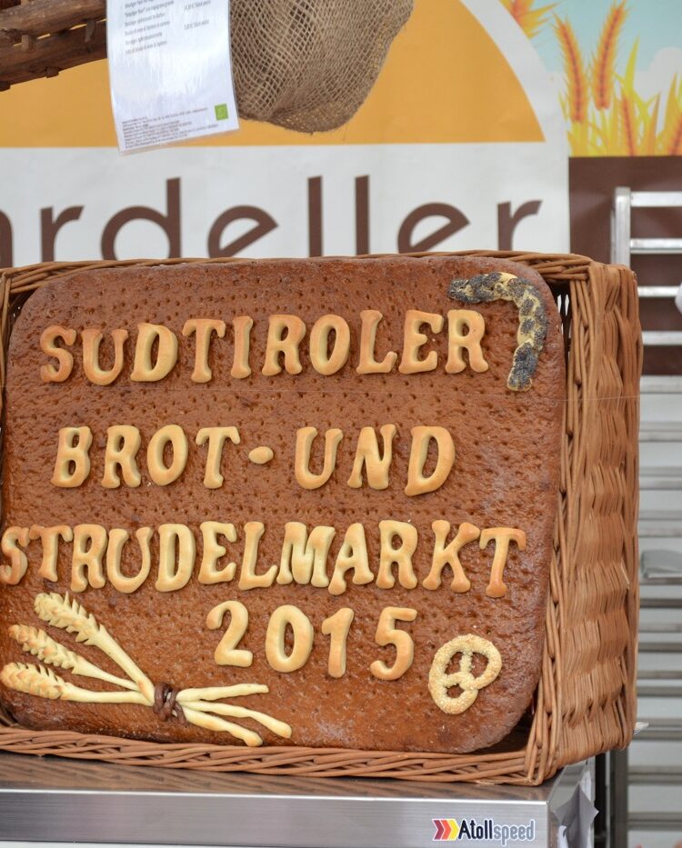 Südtiroler Brot und Strudelmarkt Bressanone