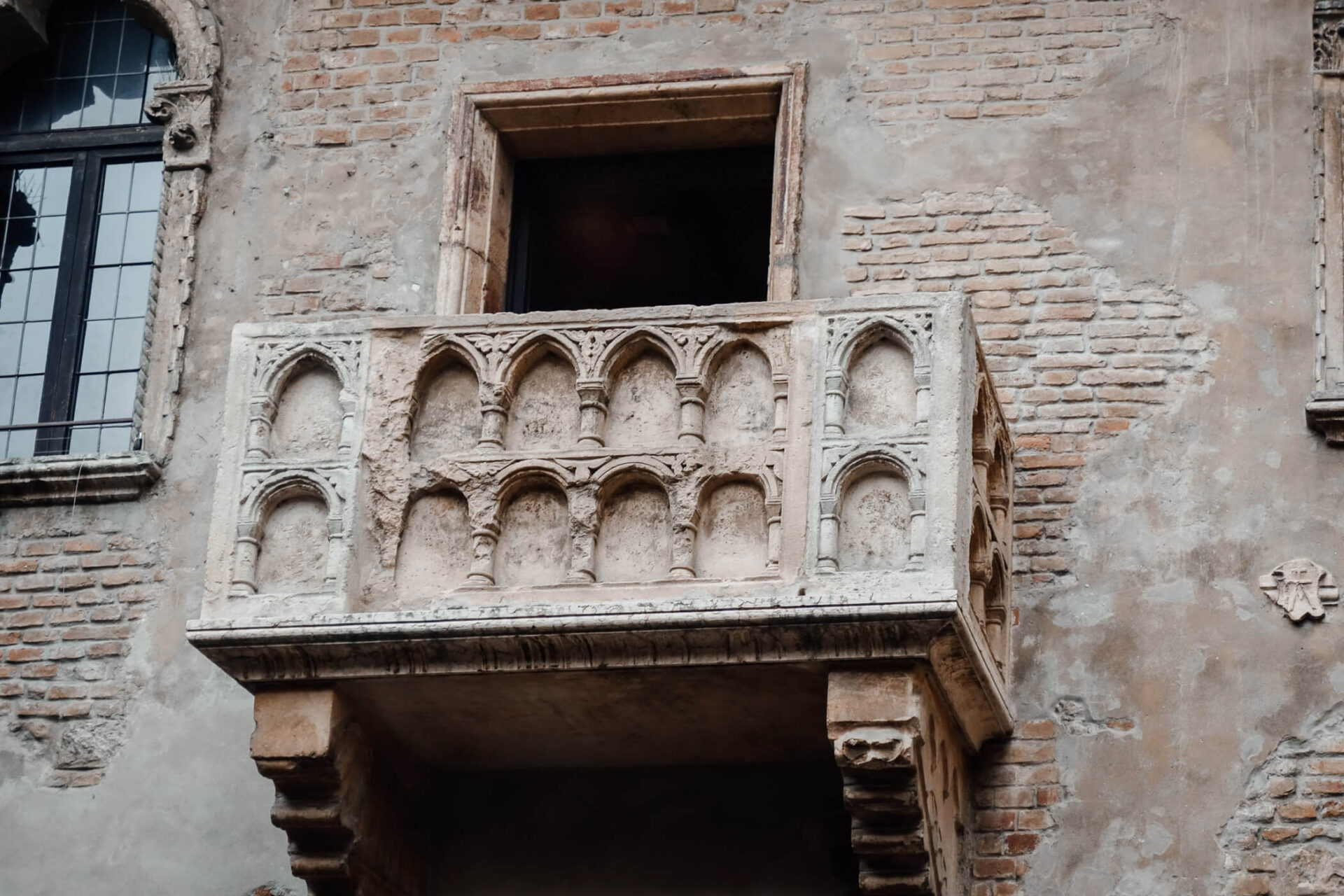 Het beroemde balkon van Giulietta bij het Casa di Giulietta