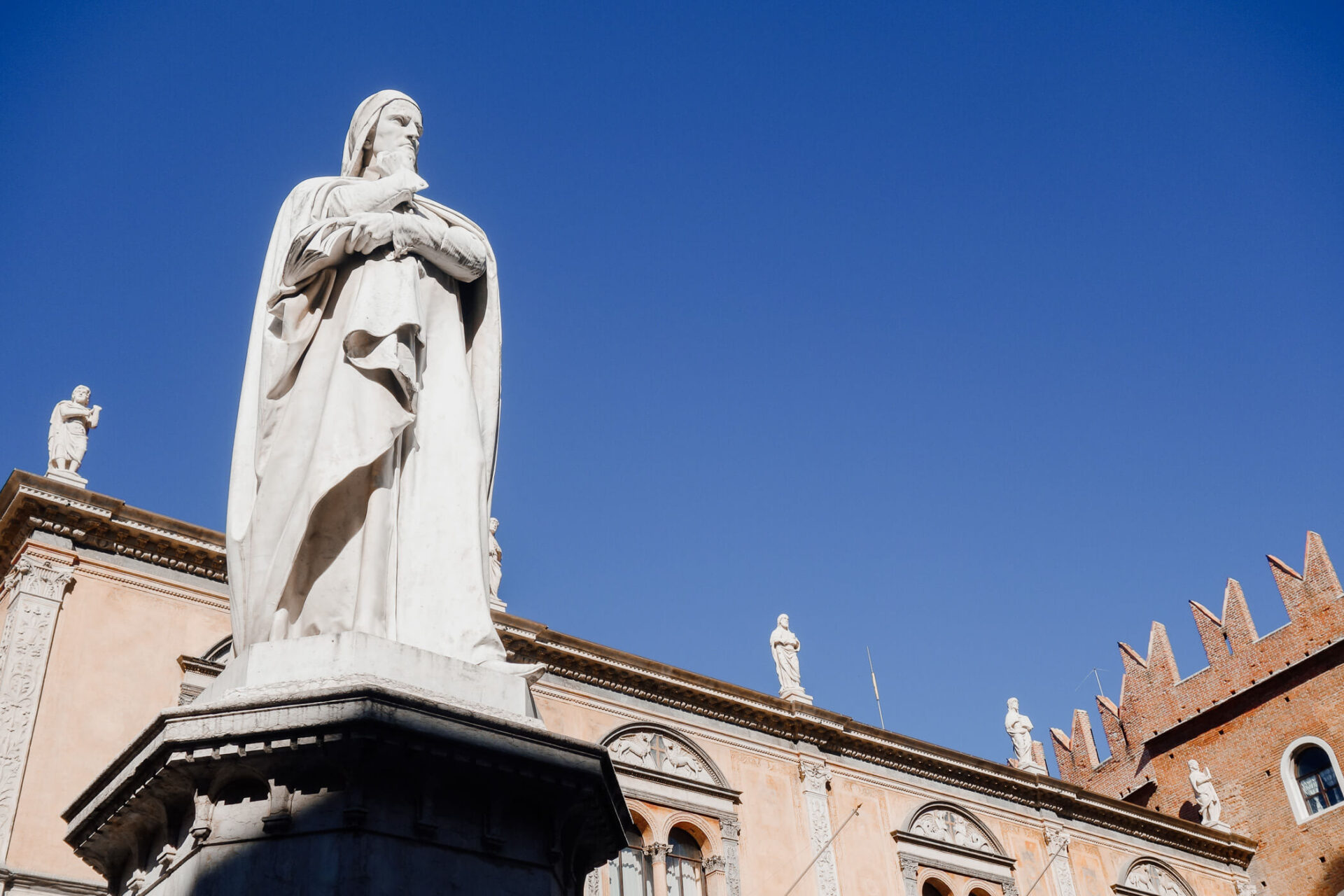 Dante in Verona, Piazza dei Signori