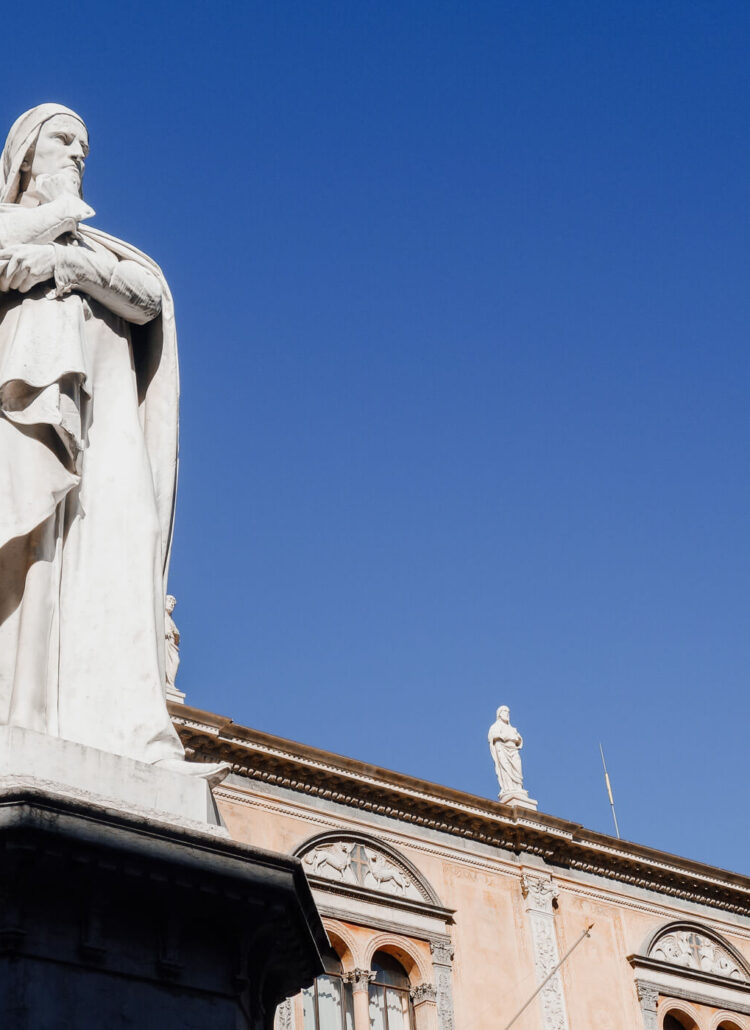 Dante in Verona, Piazza dei Signori