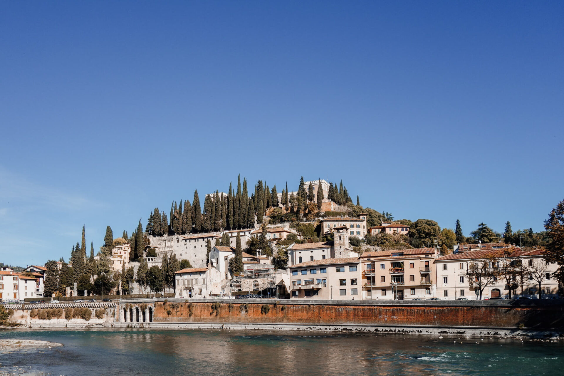 Tips voor een stedentrip Verona: uitzicht over Verona en de Adige