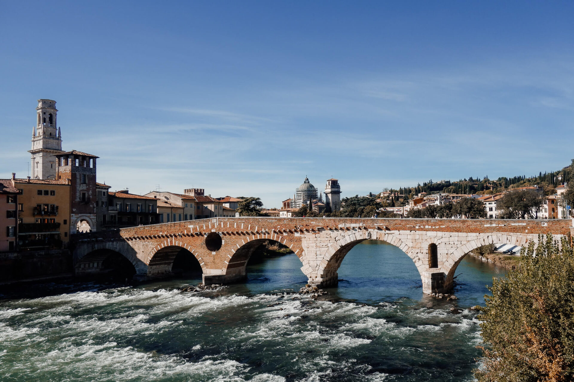 Tips voor een Citytrip Verona: uitzicht over Verona en de Adige