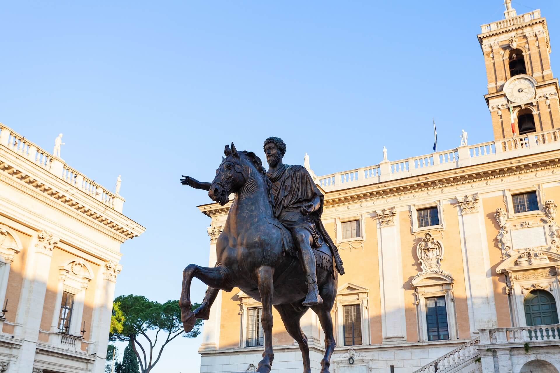 Het standbeeld van Marcus Aurelius op Piazza Campidoglio, bij de Capitolijnse Musea in Rome