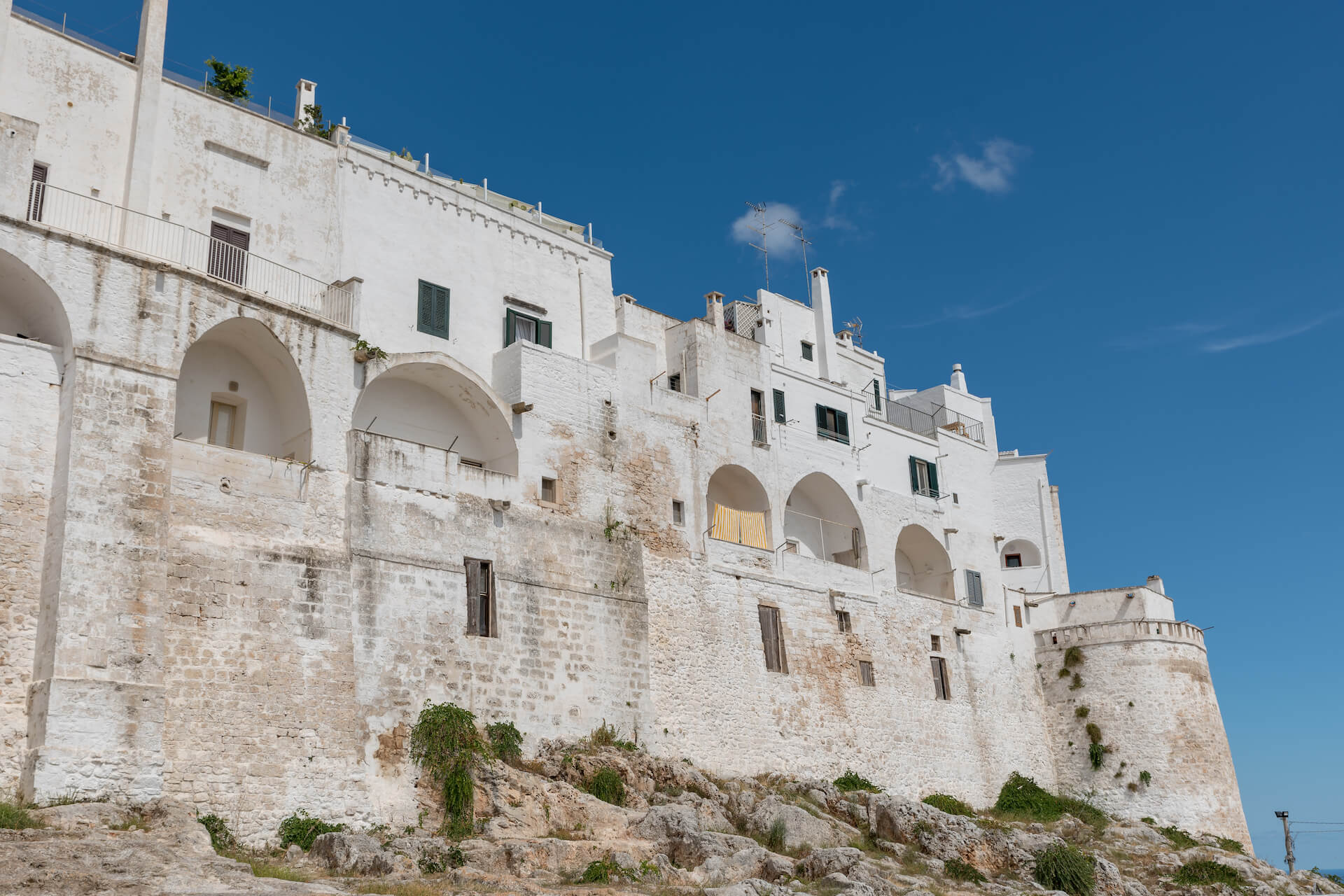 Vestingmuur van Ostuni, het witte stadje in Puglia