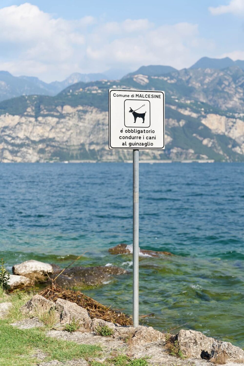 Honden aan de lijn houden meren Italië